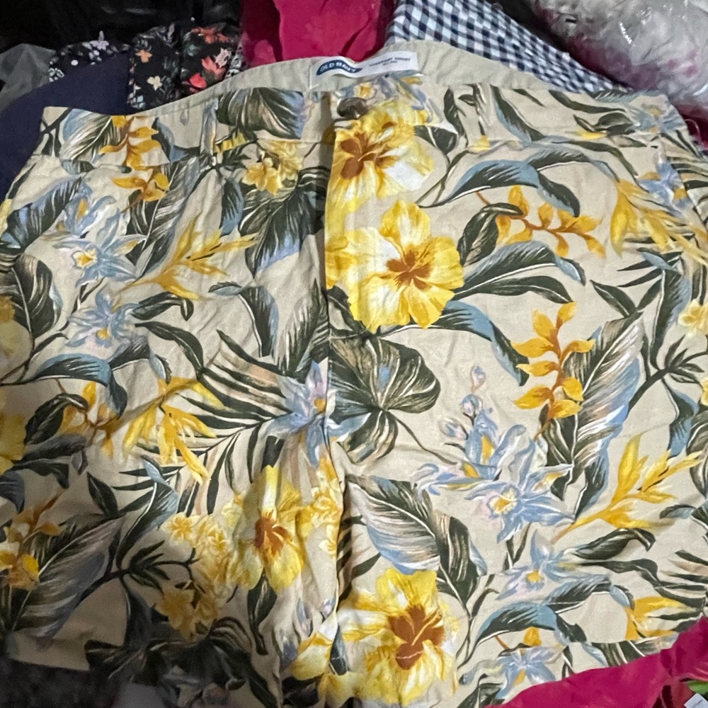 Old navy NWT print shorts sz18